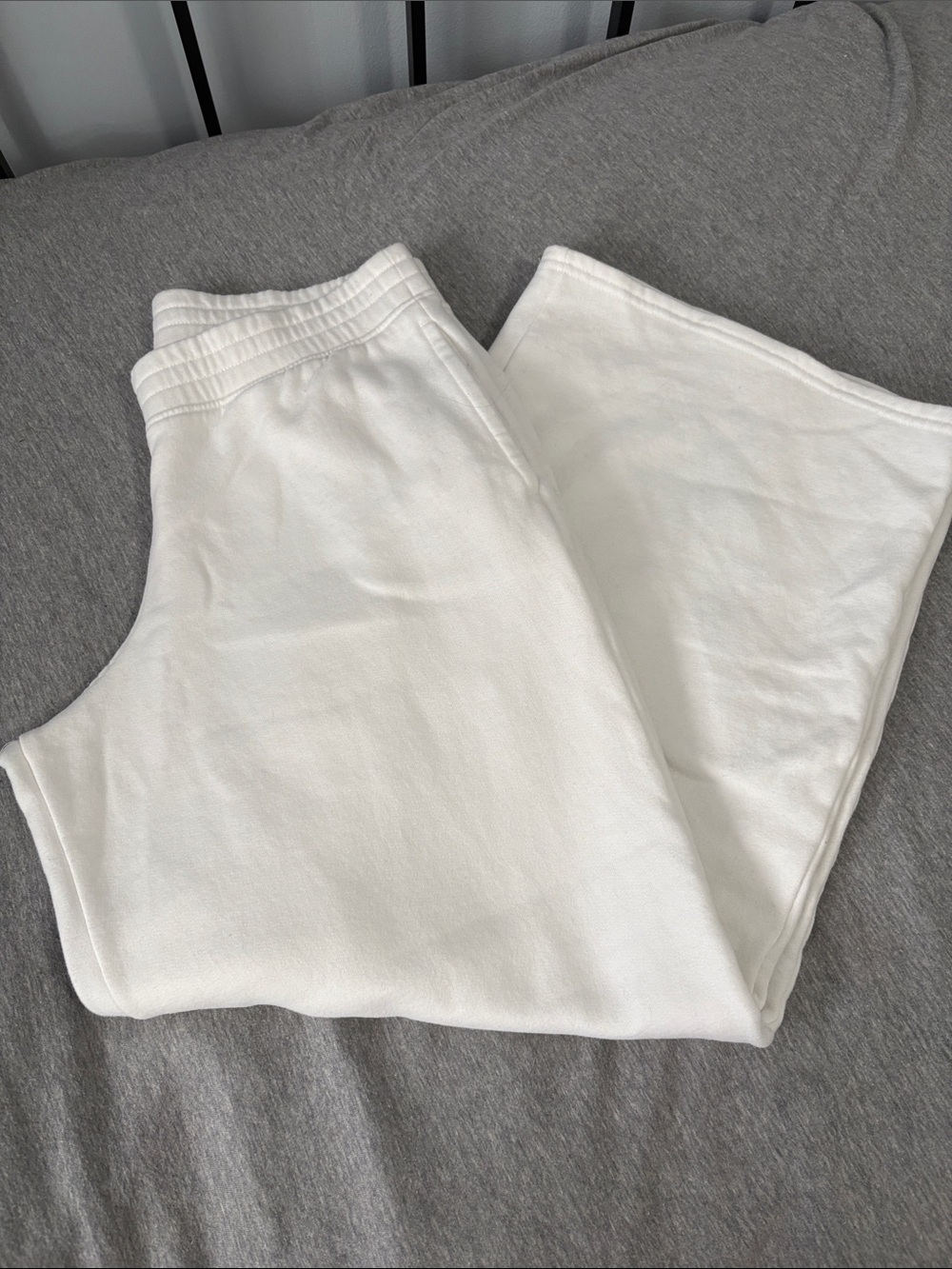 Hollister Kids White Sweatpants - Cozy Elastic Waist